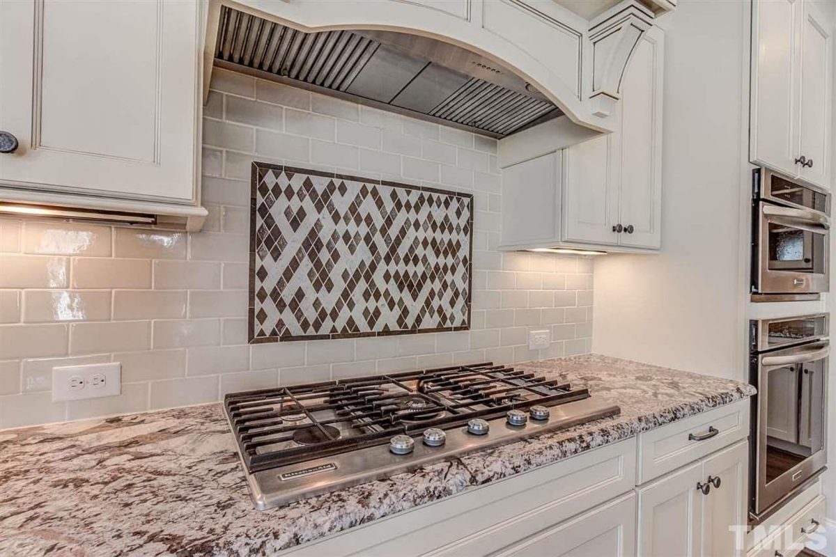 Charming Craftsman house Plan with Blueprint Designs & Features