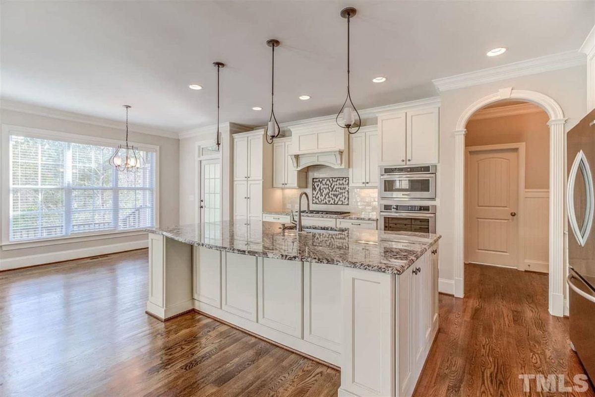 Charming Craftsman house Plan with Blueprint Designs & Features