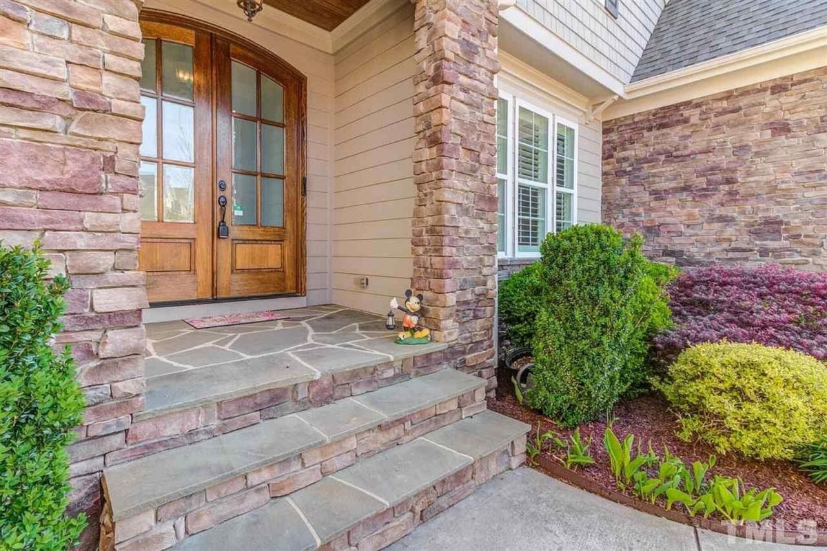 Charming Craftsman house Plan with Blueprint Designs & Features