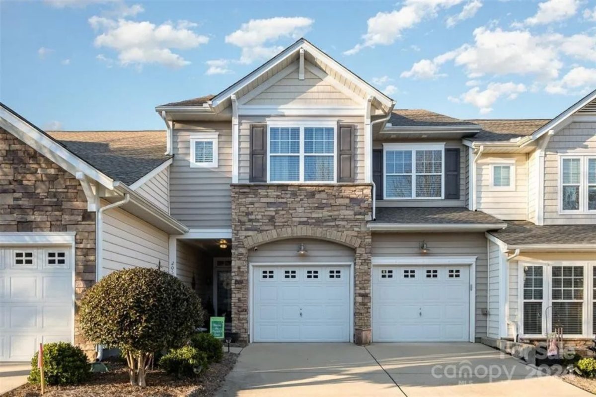 Spacious 6-Bedroom Townhome Plan