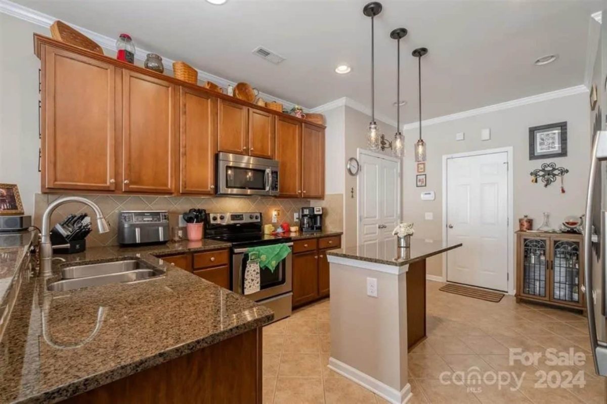 Spacious 6-Bedroom Townhome Plan