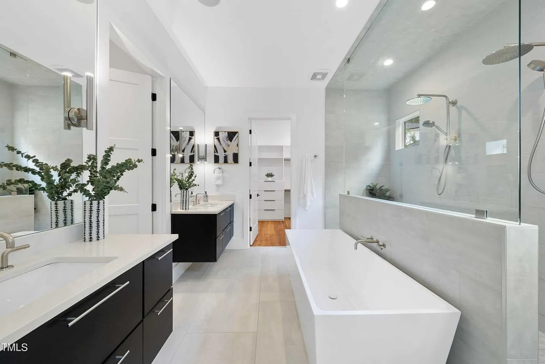 Modern house Plan with 5 Bedrooms, CAD Designs, and Open Layout