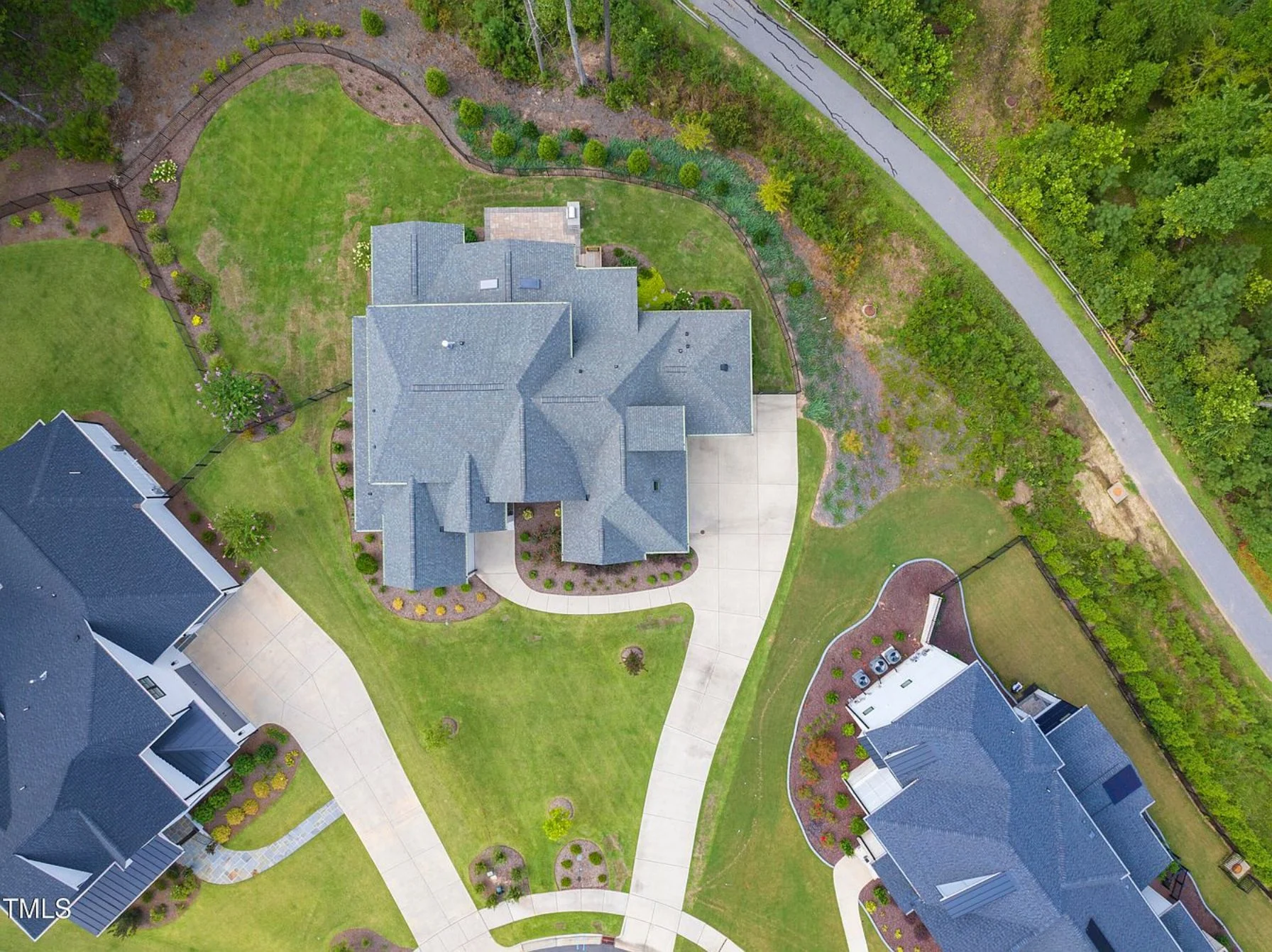 Modern house Plan with 5 Bedrooms, CAD Designs, and Open Layout