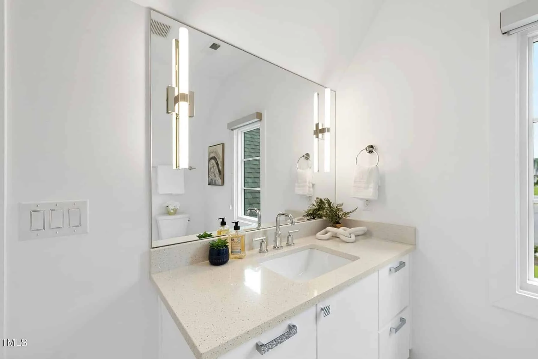 Modern house Plan with 5 Bedrooms, CAD Designs, and Open Layout