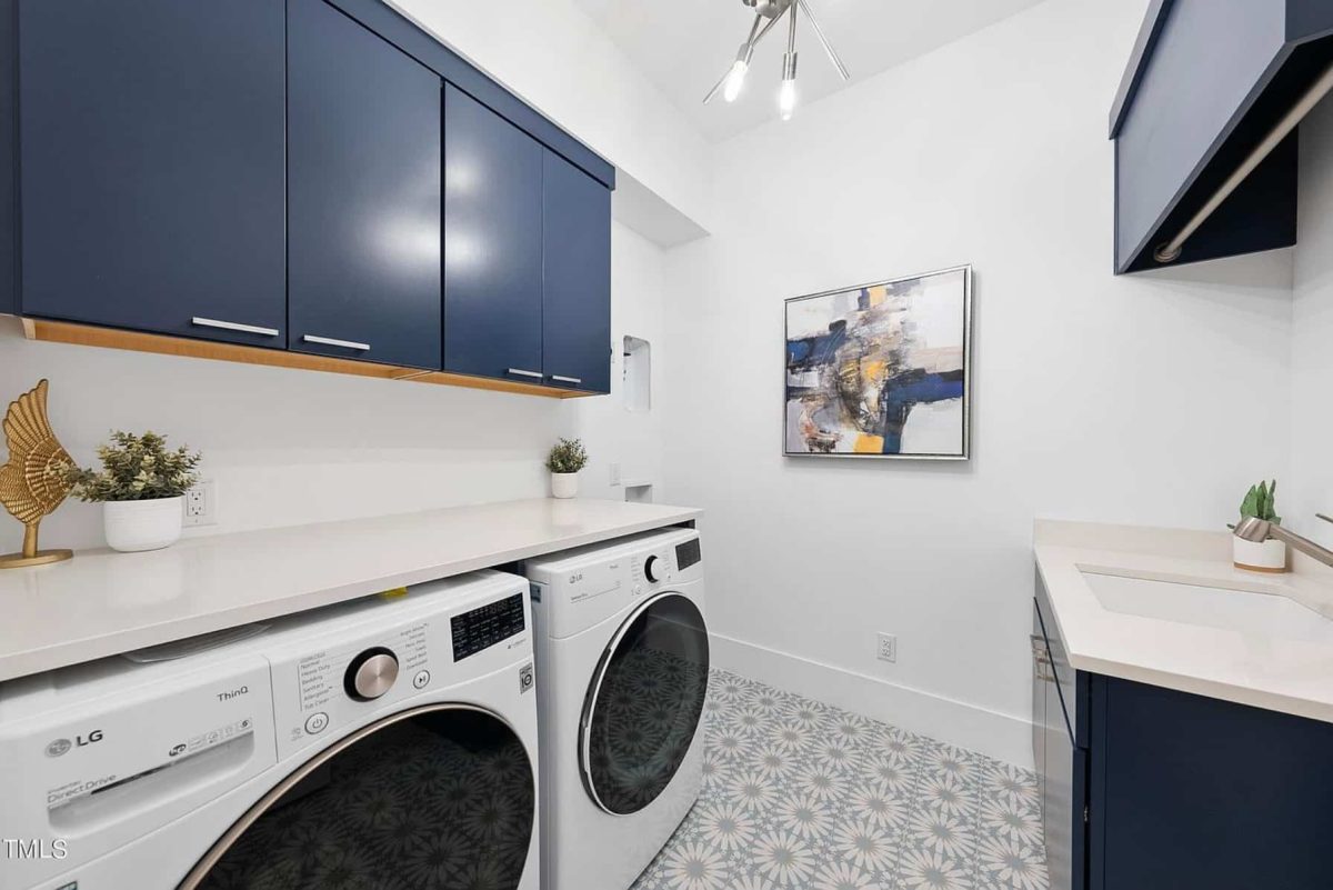 Modern house Plan with 5 Bedrooms, CAD Designs, and Open Layout