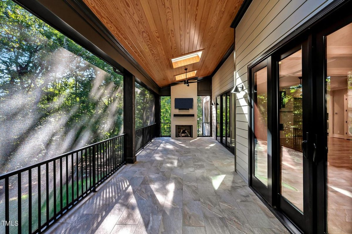 Modern house Floor Plan with 2 Floors, 5 Beds, and Open Layout