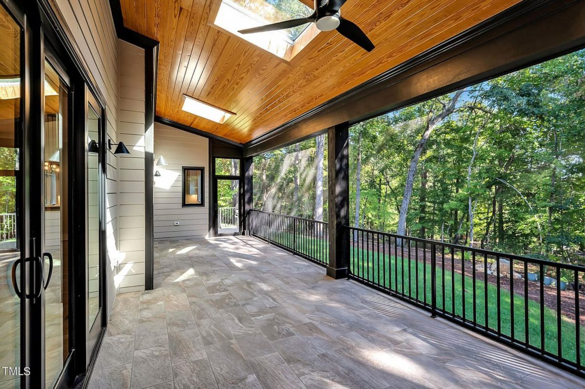 Modern house Floor Plan with 2 Floors, 5 Beds, and Open Layout