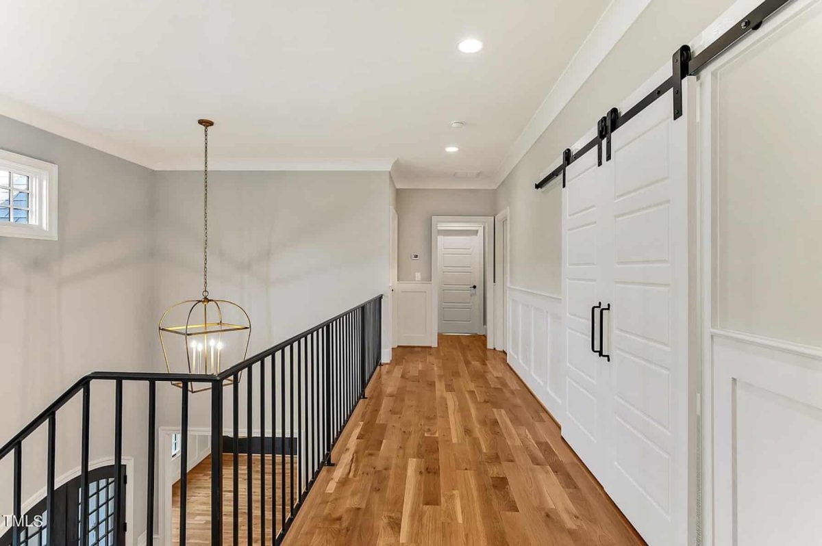 Modern house Floor Plan with 2 Floors, 5 Beds, and Open Layout