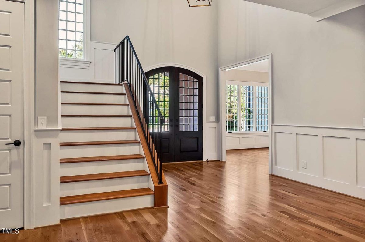 Modern house Floor Plan with 2 Floors, 5 Beds, and Open Layout