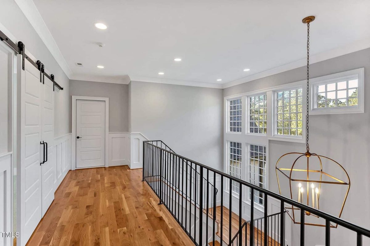 Modern house Floor Plan with 2 Floors, 5 Beds, and Open Layout