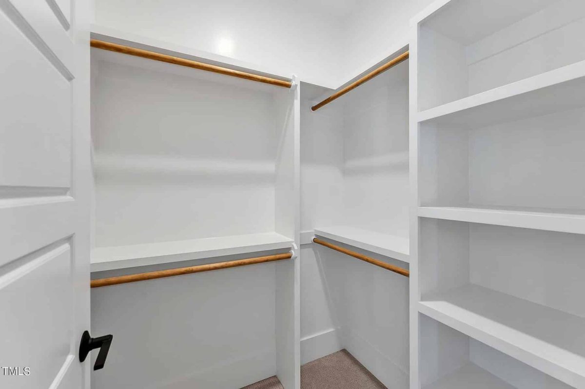 Modern house Floor Plan with 2 Floors, 5 Beds, and Open Layout