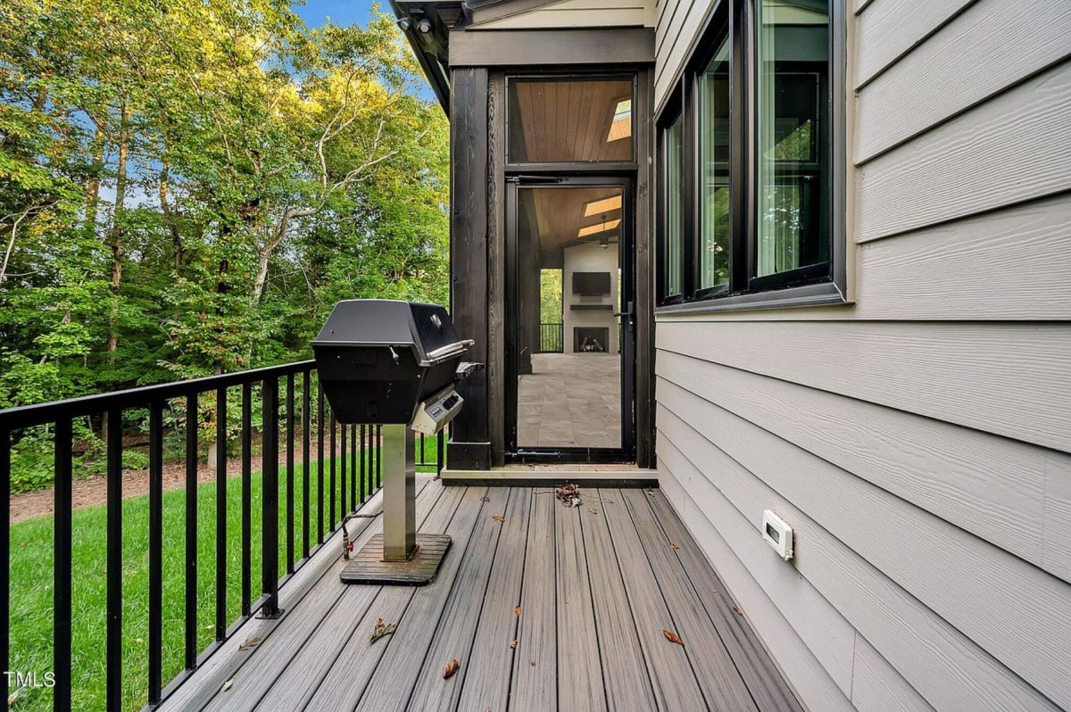 Modern house Floor Plan with 2 Floors, 5 Beds, and Open Layout