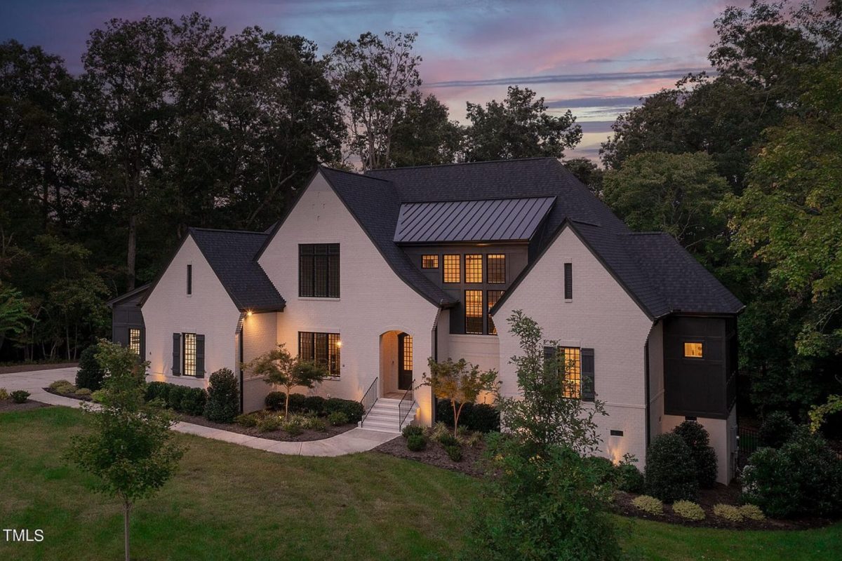 Modern house Floor Plan with 2 Floors, 5 Beds, and Open Layout