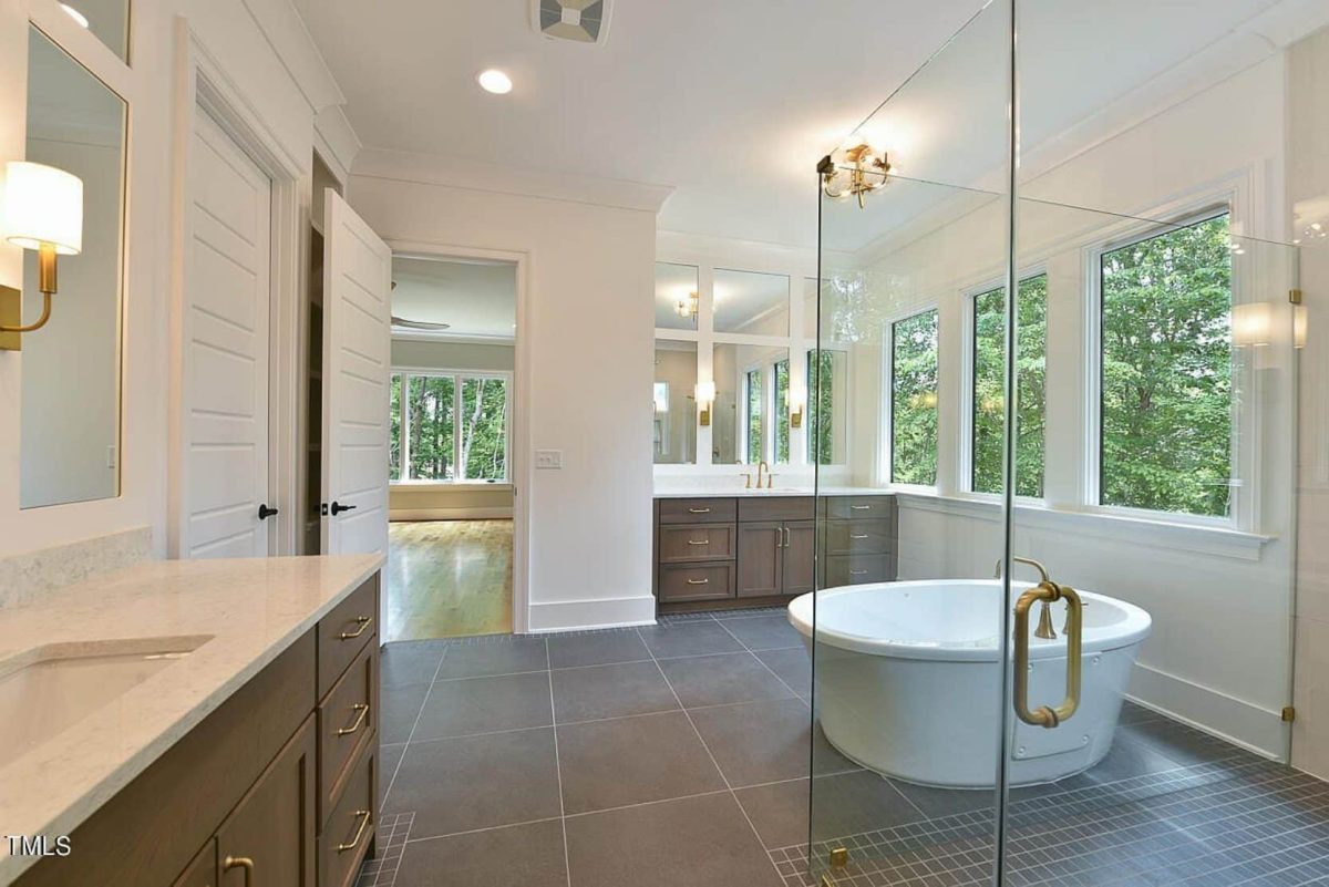 Modern house Floor Plan with 2 Floors, 5 Beds, and Open Layout