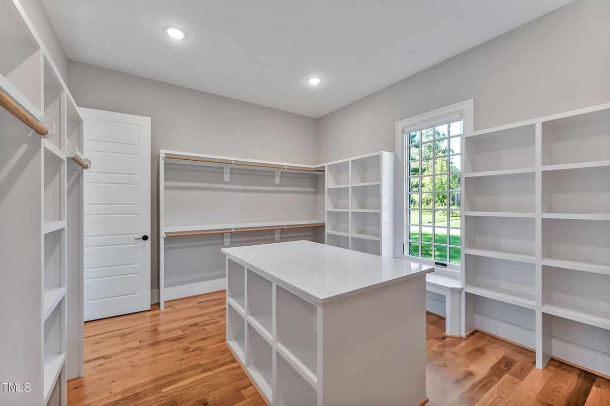 Modern house Floor Plan with 2 Floors, 5 Beds, and Open Layout