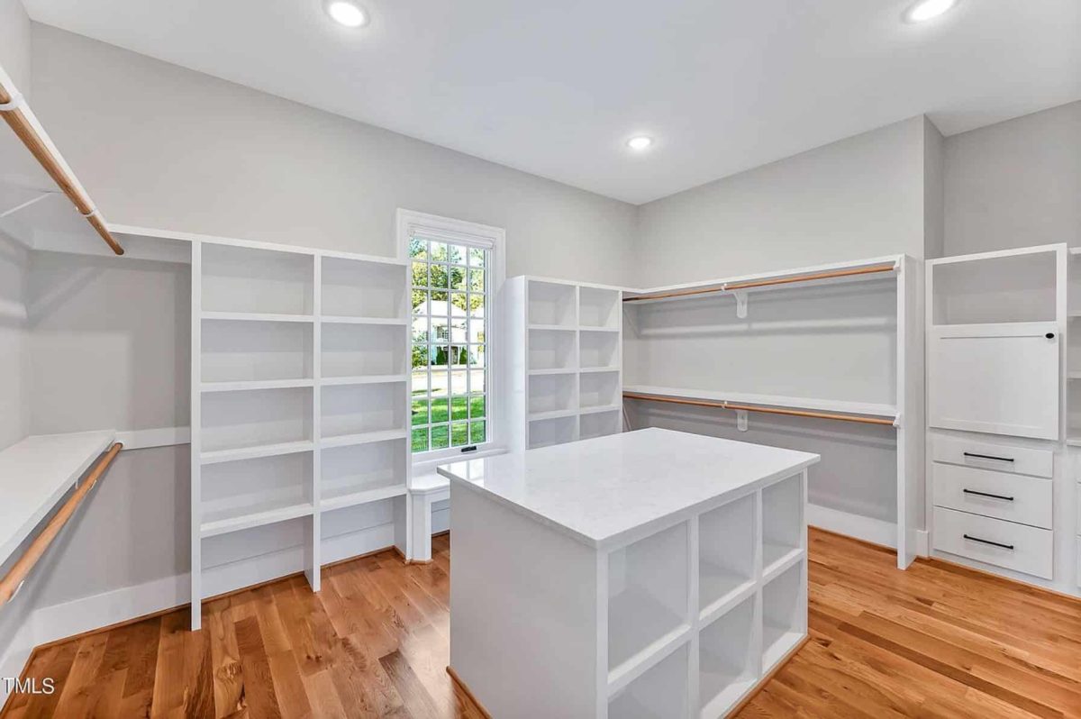 Modern house Floor Plan with 2 Floors, 5 Beds, and Open Layout