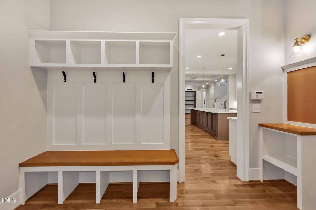 Modern house Floor Plan with 2 Floors, 5 Beds, and Open Layout