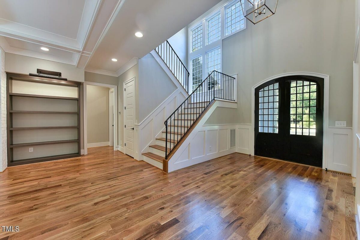 Modern house Floor Plan with 2 Floors, 5 Beds, and Open Layout