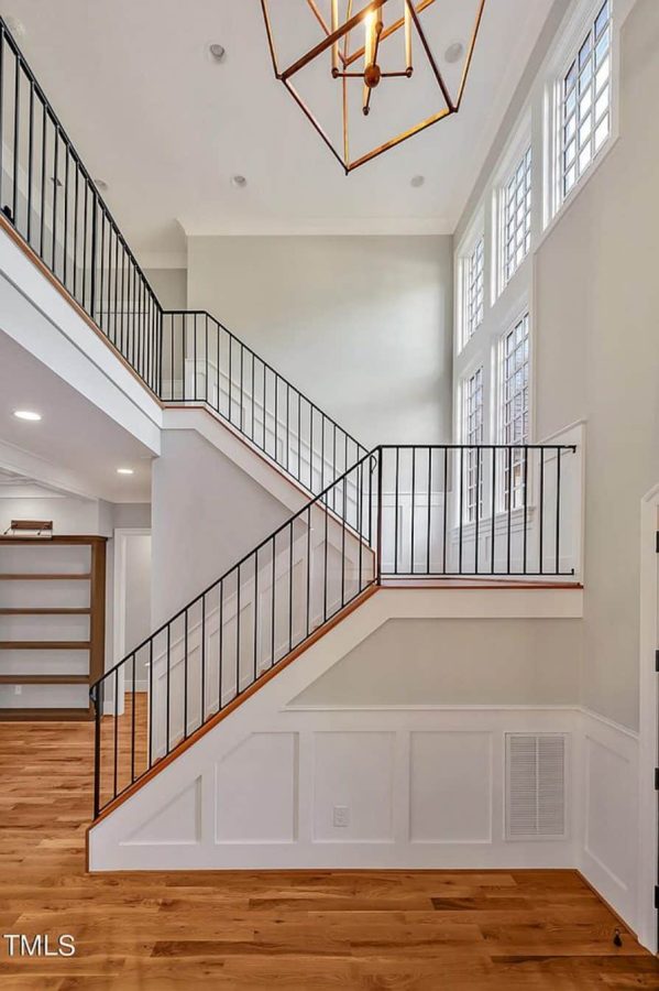 Modern house Floor Plan with 2 Floors, 5 Beds, and Open Layout