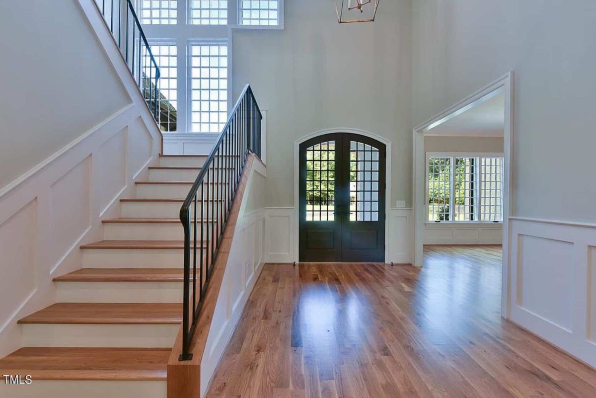 Modern house Floor Plan with 2 Floors, 5 Beds, and Open Layout