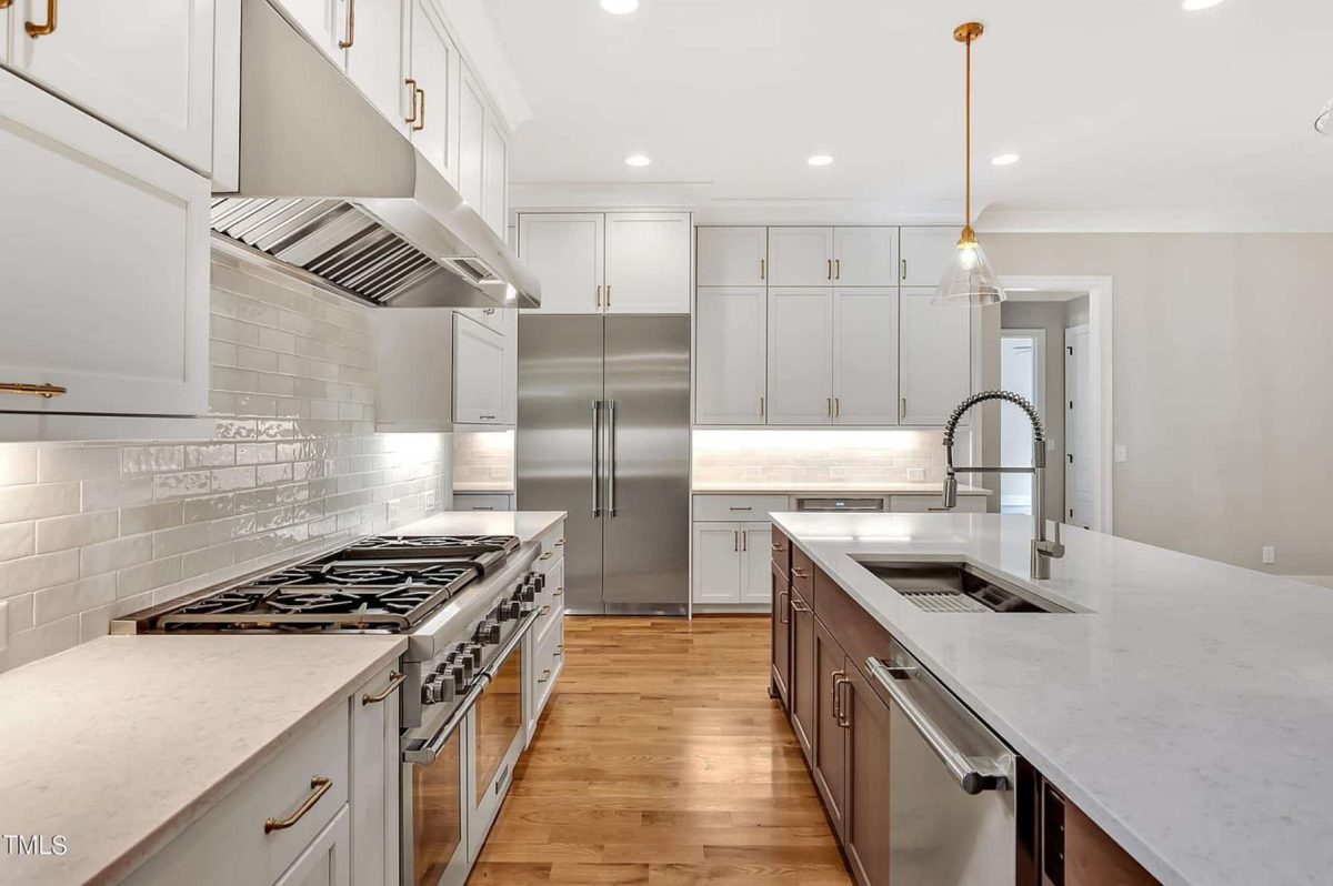 Modern house Floor Plan with 2 Floors, 5 Beds, and Open Layout