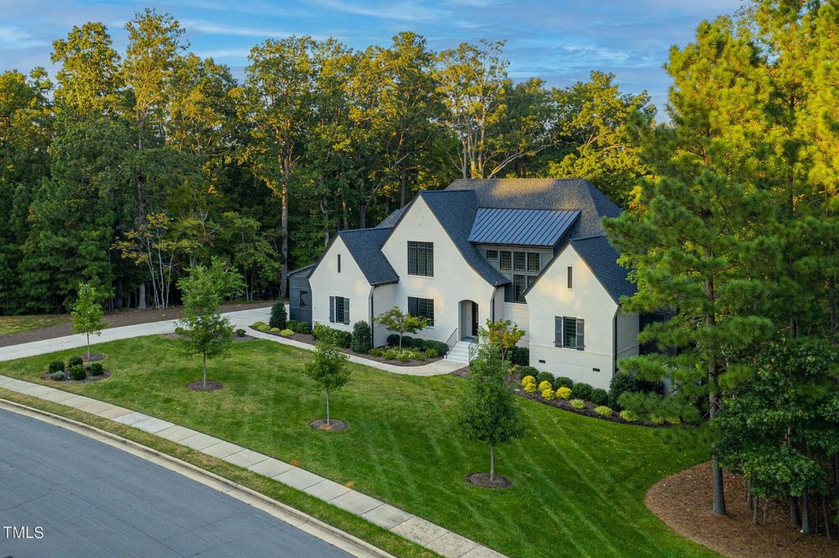 Modern house Floor Plan with 2 Floors, 5 Beds, and Open Layout