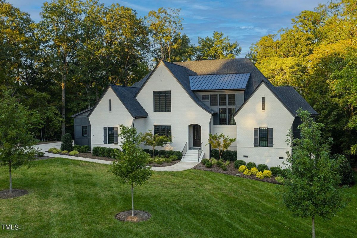 Modern house Floor Plan with 2 Floors, 5 Beds, and Open Layout
