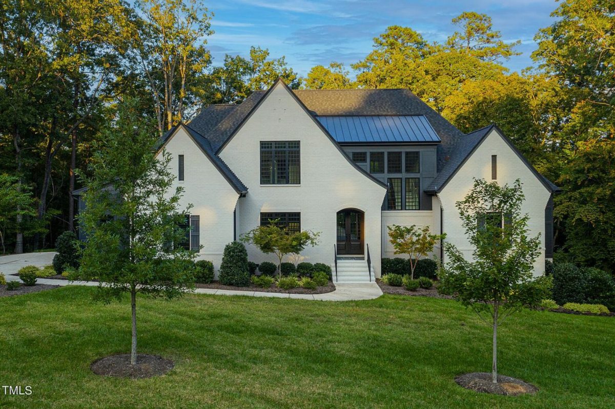 Modern house Floor Plan with 2 Floors, 5 Beds, and Open Layout