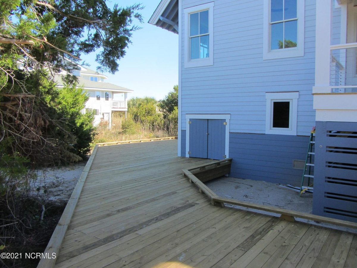 Spacious Coastal house Plan with CAD Floor Plans & Designs