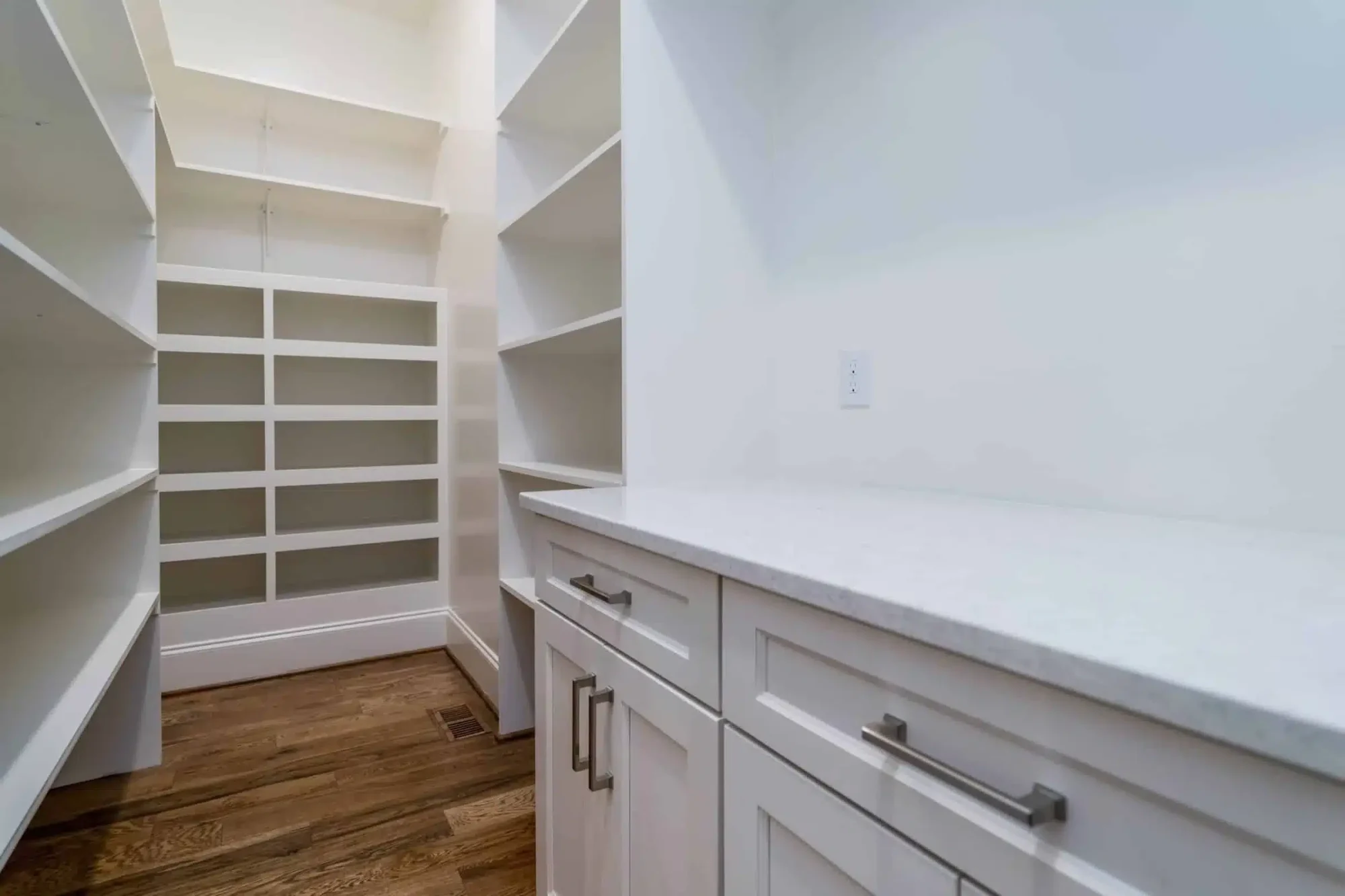 Luxury house Plan with 2 Story Blueprint