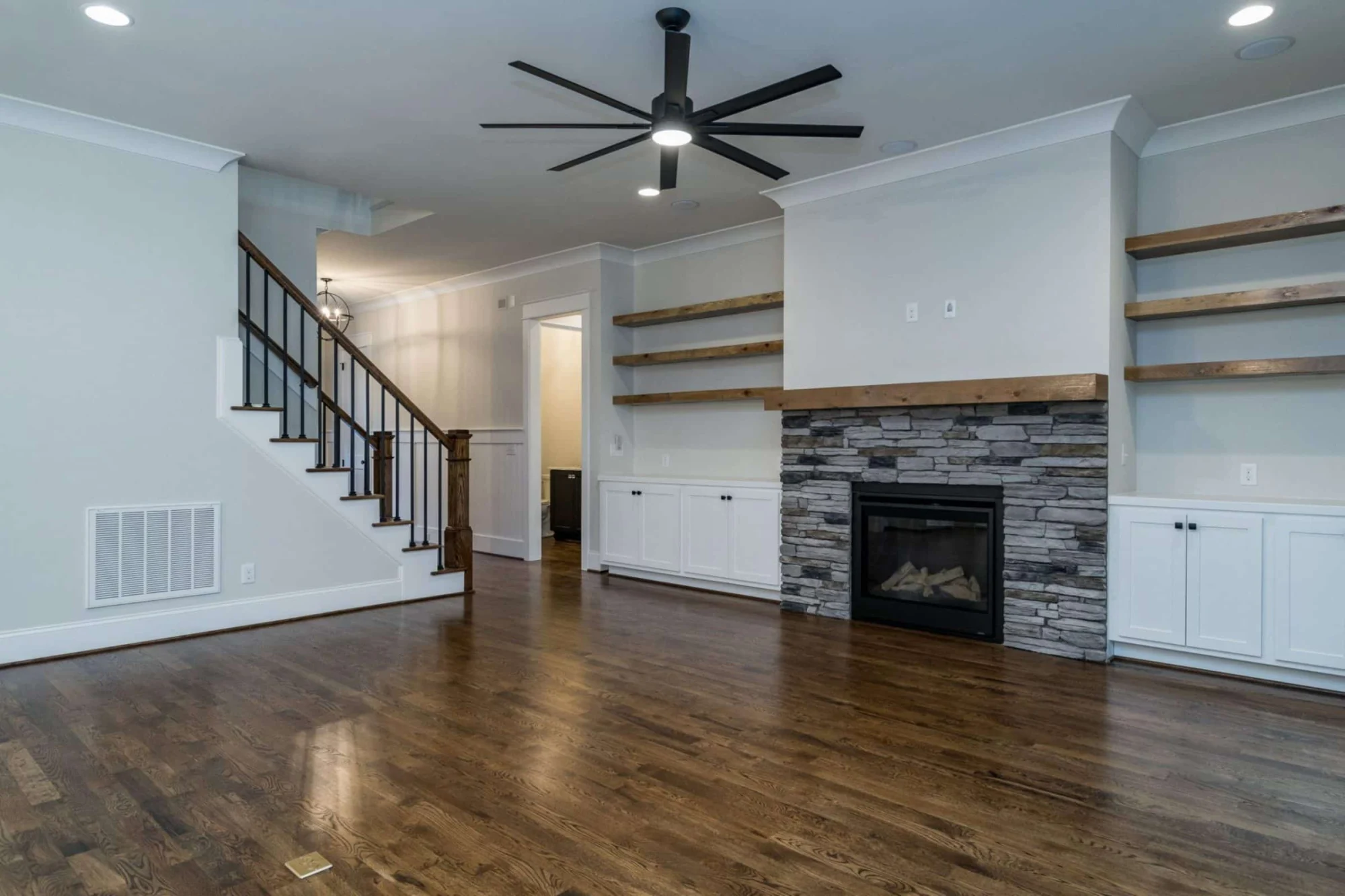 Beautiful Craftsman house Plan with Detailed Floor Blueprint