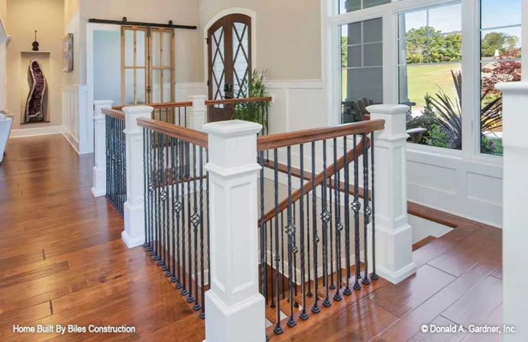 Stunning Craftsman house Plan with 5 Bedrooms and Full Blueprint