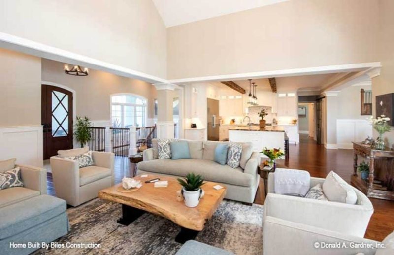 Stunning Craftsman house Plan with 5 Bedrooms and Full Blueprint