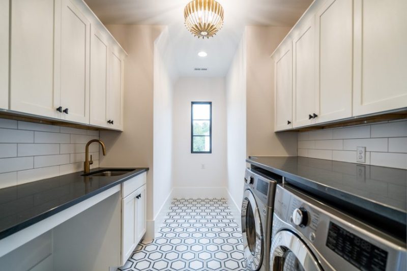 Luxury house Plan with 6 Bedrooms, 7 Baths, and 3 Stories