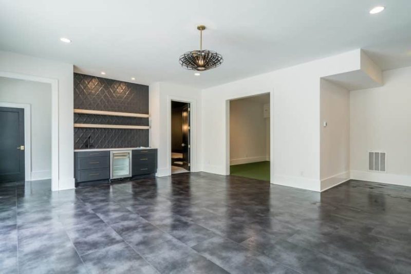 Luxury house Plan with 6 Bedrooms, 7 Baths, and 3 Stories