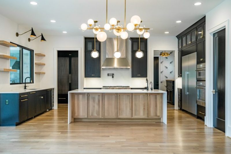 Luxury house Plan with 6 Bedrooms, 7 Baths, and 3 Stories