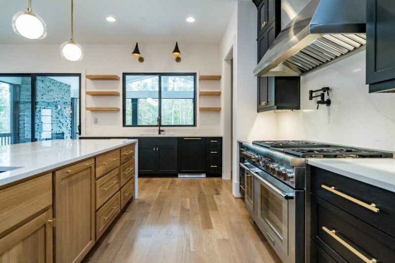 Luxury house Plan with 6 Bedrooms, 7 Baths, and 3 Stories