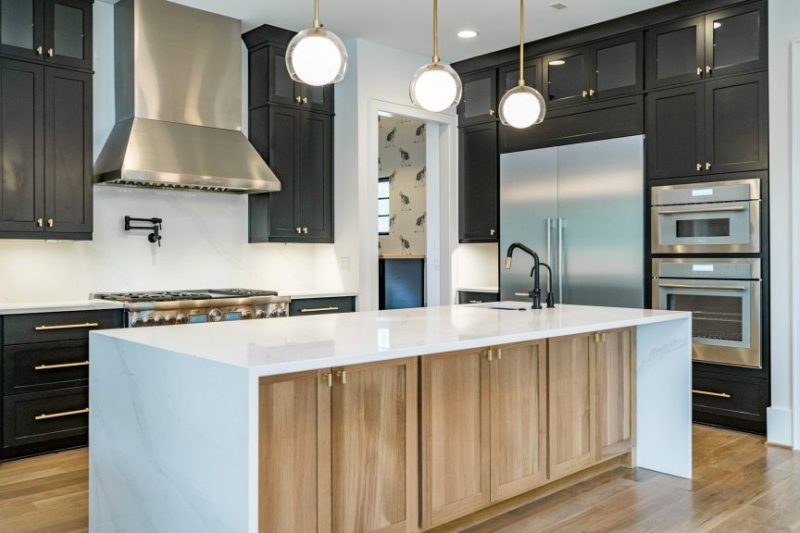 Luxury house Plan with 6 Bedrooms, 7 Baths, and 3 Stories