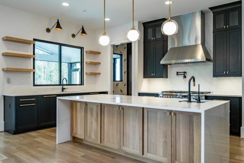 Luxury house Plan with 6 Bedrooms, 7 Baths, and 3 Stories