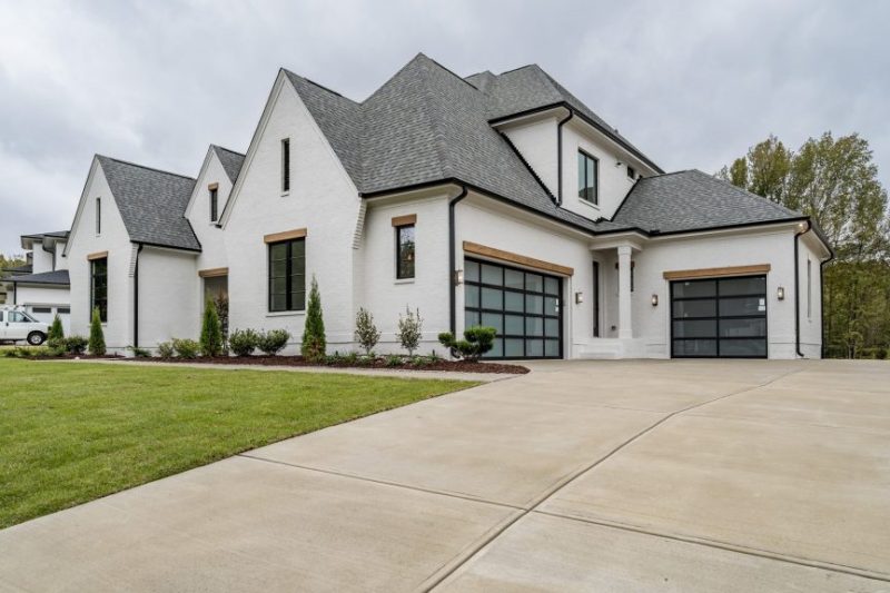 Luxury house Plan with 6 Bedrooms, 7 Baths, and 3 Stories