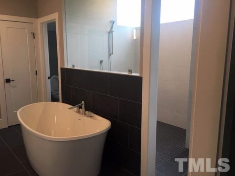 Spacious house Plan with 4 Bedrooms: Floor Plan & Designs