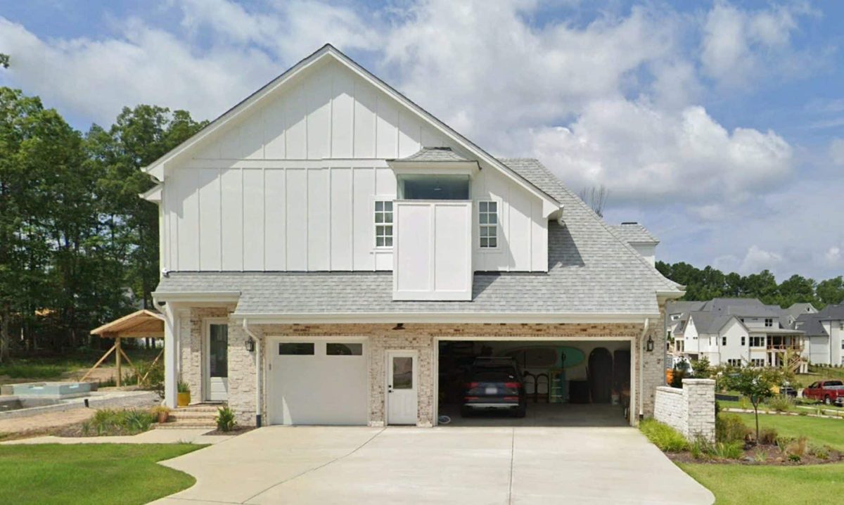 Spacious house Plan with 4 Bedrooms: Floor Plan & Designs