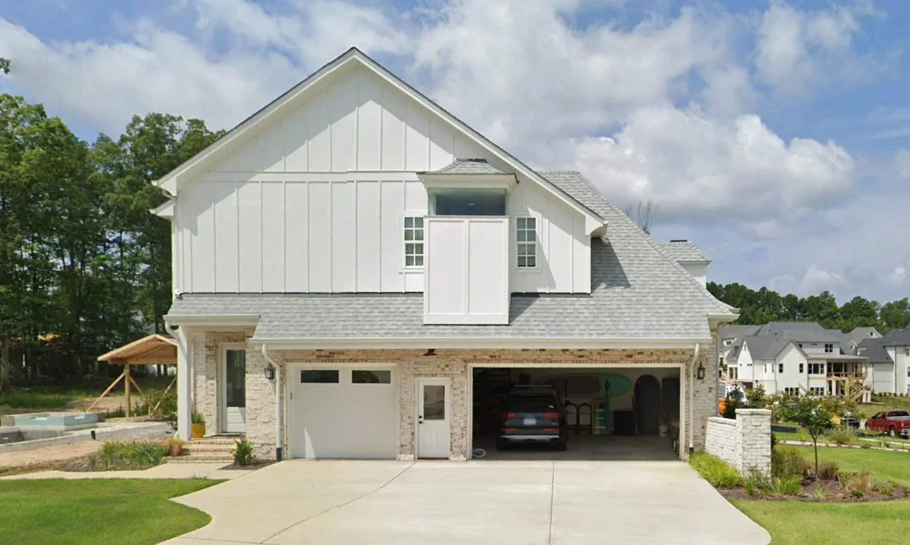 Spacious house Plan with 4 Bedrooms: Floor Plan & Designs