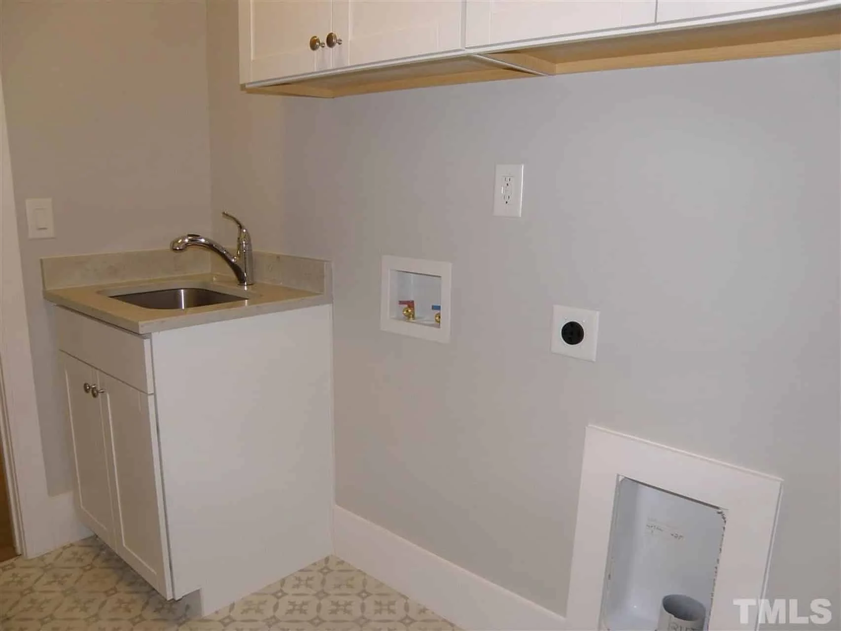 18-1876 HOUSE PLAN - Beautiful Traditional House Floor Plan with CAD Designs 25 Beautiful Traditional house Floor Plan with CAD Designs