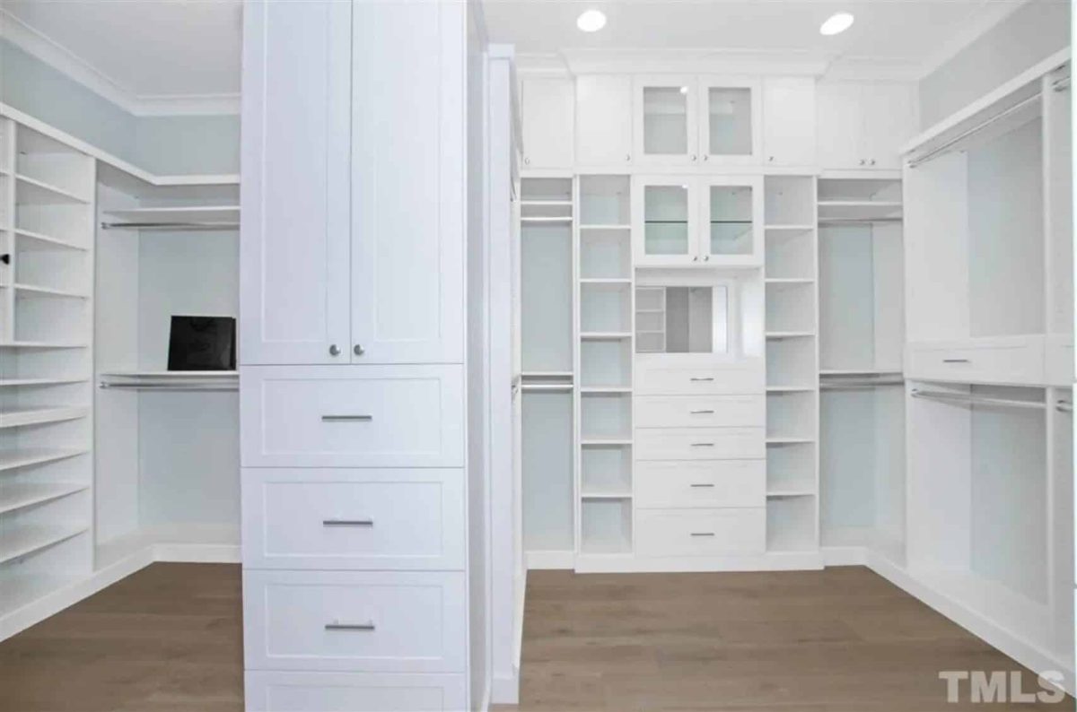 Expansive 5-Bedroom house Plan with Blueprint and CAD Designs