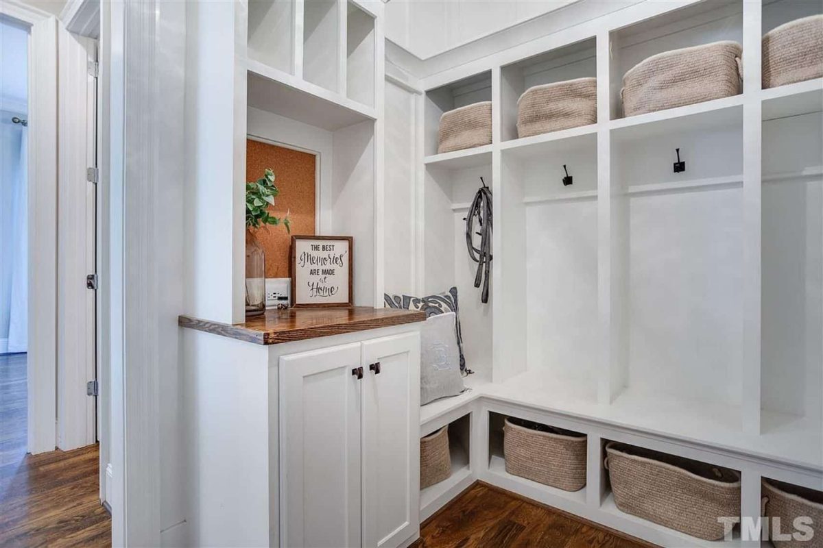 Beautiful 2-Story house Floor Plan with 5 Bedrooms and CAD Designs