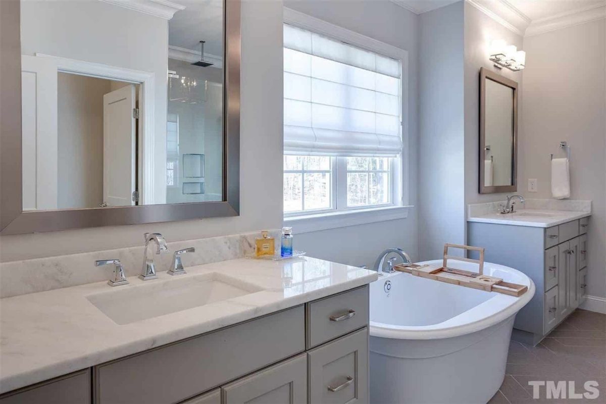 Beautiful 2-Story house Floor Plan with 5 Bedrooms and CAD Designs