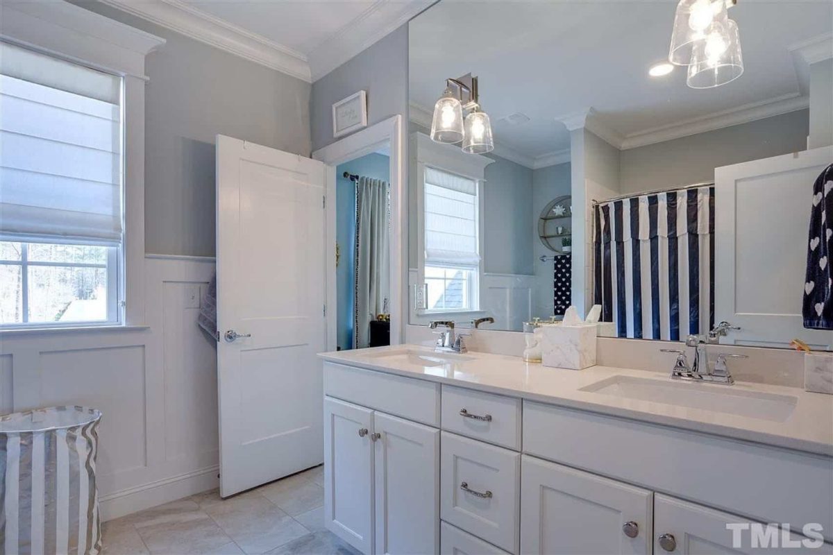 Beautiful 2-Story house Floor Plan with 5 Bedrooms and CAD Designs