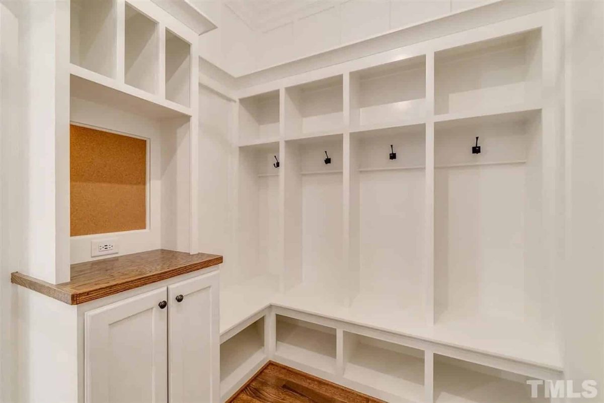 Luxury house Floor Plan with Open Concept and 3-Car Garage