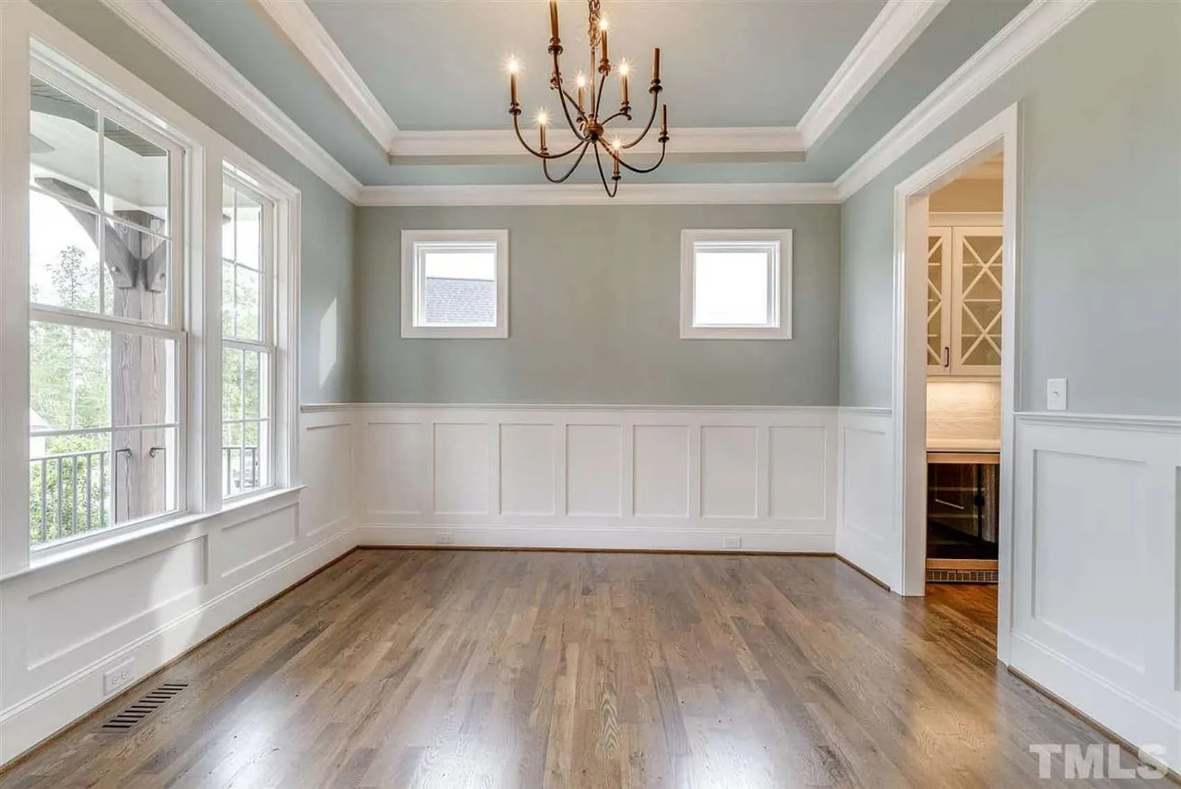 Luxury house Floor Plan with Open Concept and 3-Car Garage